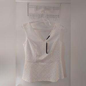 Le Chateau Cream Sleeveless Blouse